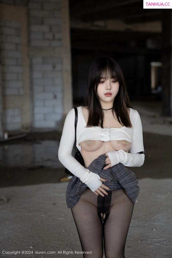 豆瓣酱  [XiuRen]高清写真图 2024.04.23 No.8439 豆瓣酱 美腿黑丝第15张图片
